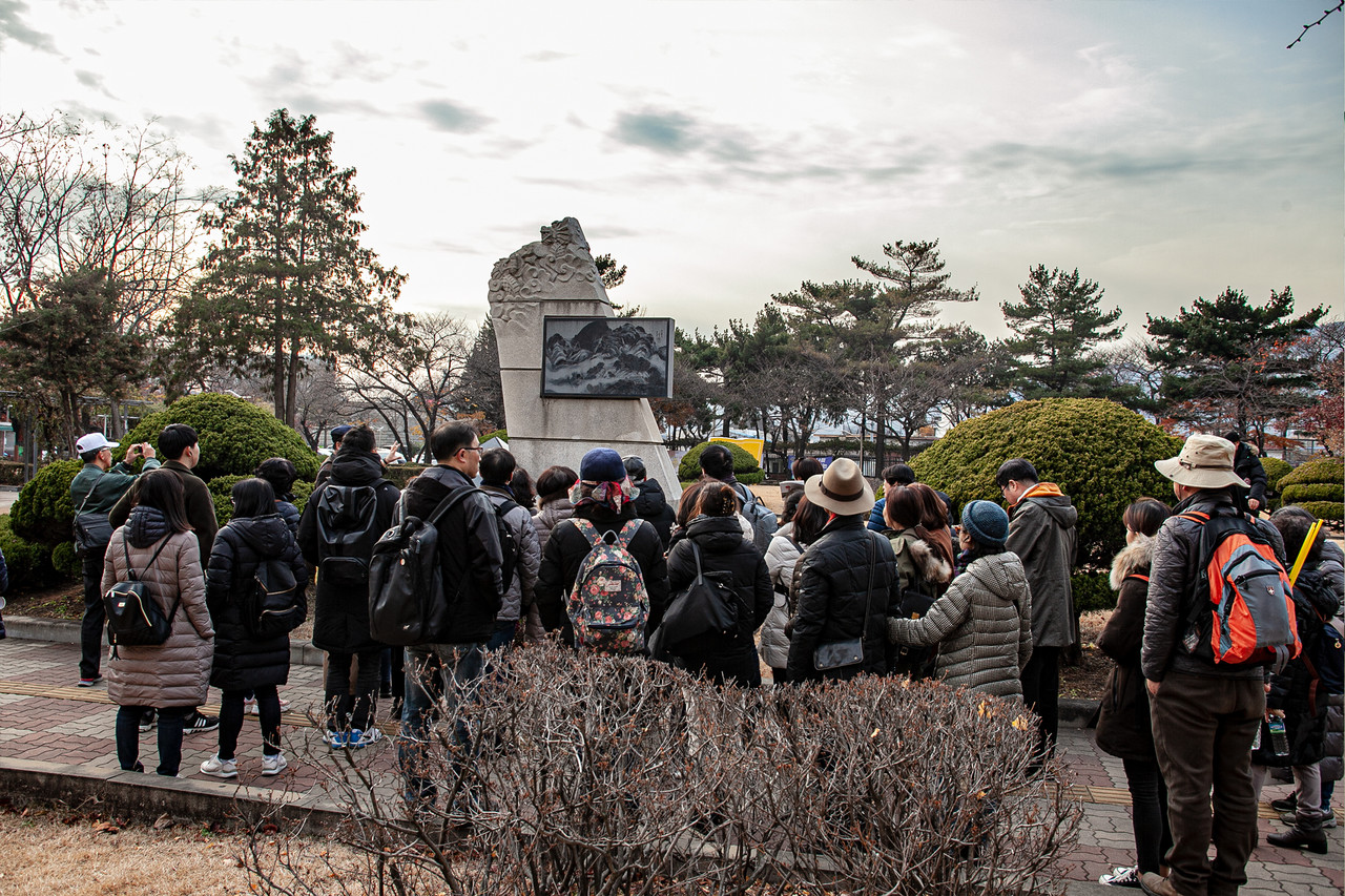 '정독도서관'앞 참가자들